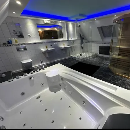 Traumhaftes Inkl Whirlpool Und Sauna * Viersen