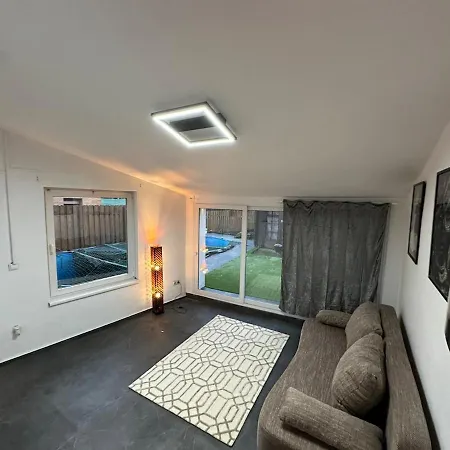 Traumhaftes Inkl Whirlpool Und Sauna Viersen