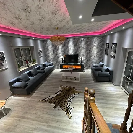 Traumhaftes Inkl Whirlpool Und Sauna * Viersen