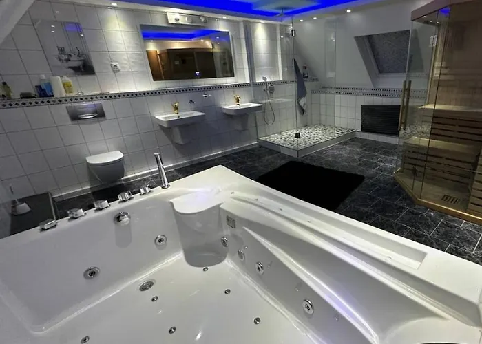 Traumhaftes Inkl Whirlpool Und Sauna * Viersen