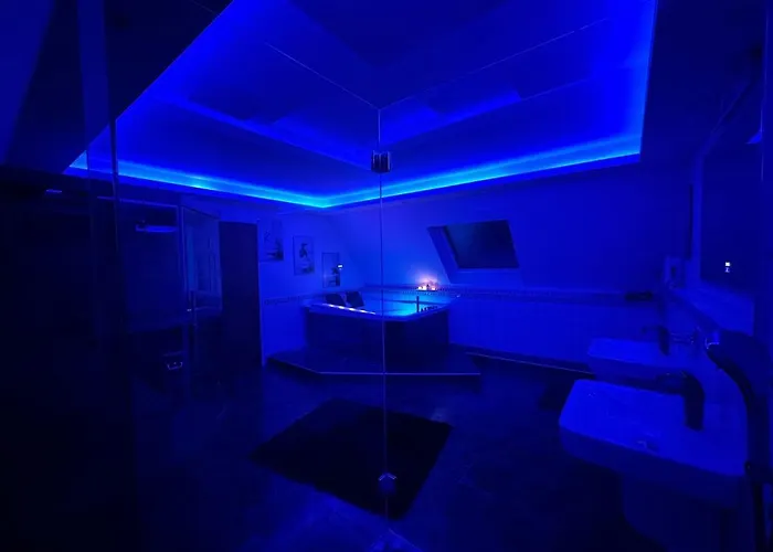 Traumhaftes Inkl Whirlpool Und Sauna Viersen