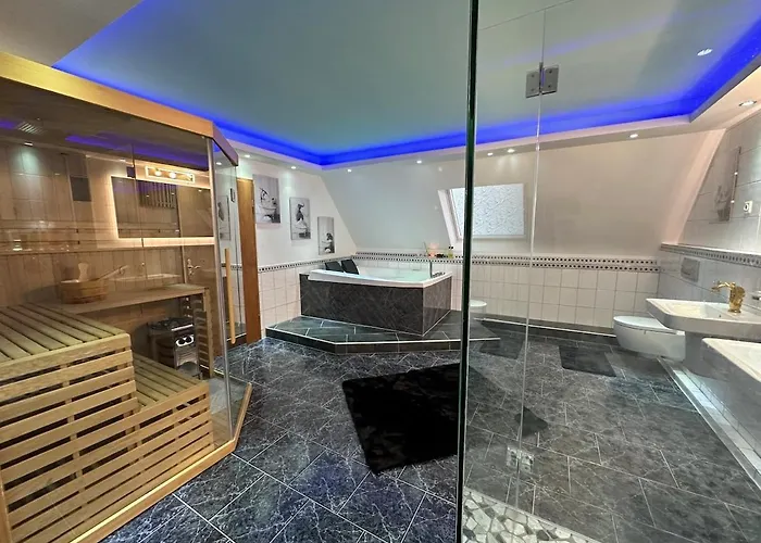 Traumhaftes Inkl Whirlpool Und Sauna Viersen