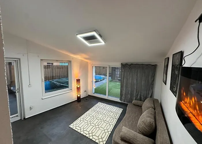 Traumhaftes Inkl Whirlpool Und Sauna Viersen