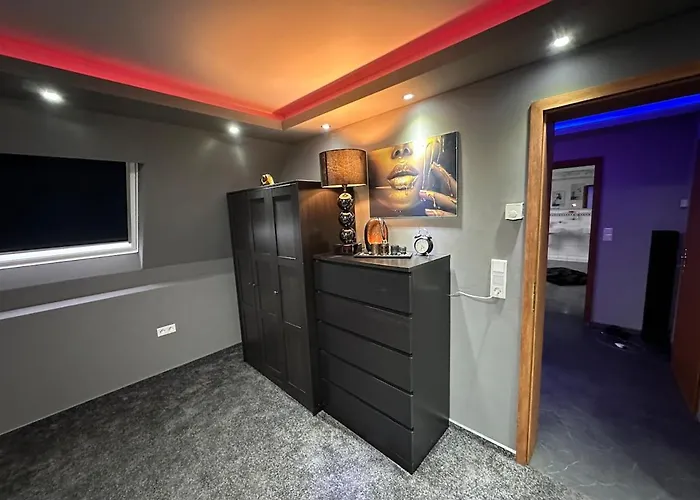 Traumhaftes Inkl Whirlpool Und Sauna * Viersen